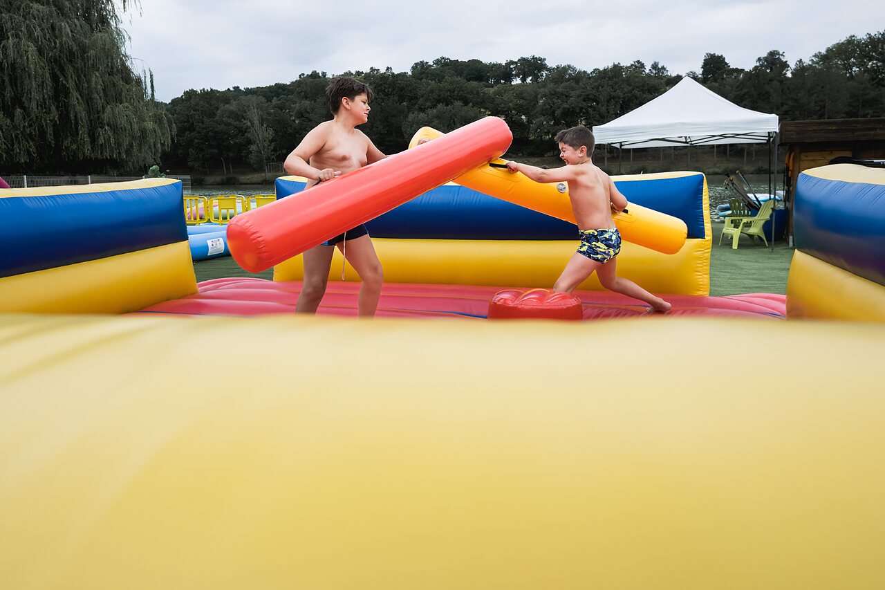 Inflatable jousting game for children at CAPFUN Lac des 3 Vall�es, Lectoure (32).