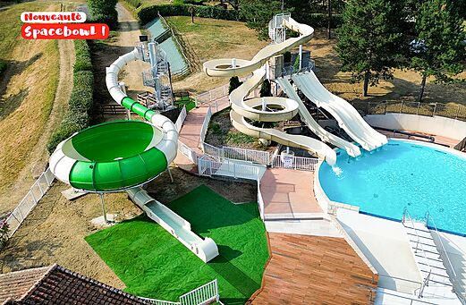 Spacebowl, water slides and pool at CAPFUN Lac des 3 Vall�es campsite in Lectoure (32).