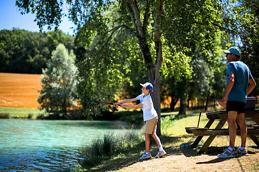 Fishing at the lake, at CAPFUN Lac des 3 Vall�es campsite in Lectoure (32).