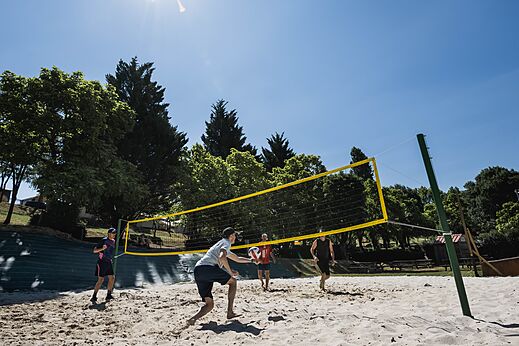 Beach volleyball at CAPFUN Lac des 3 Vall�es campsite in Lectoure (32).