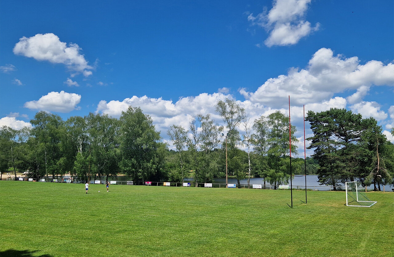 Football field at CLICOCHIC Lac de Miel campsite in Beynat (19).