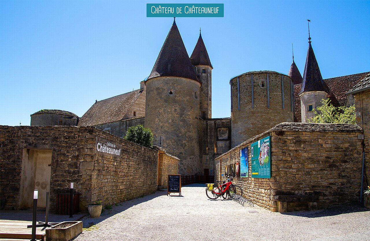 Medieval castle of Ch�teauneuf-en-Auxois, a historical site to discover in Burgundy.