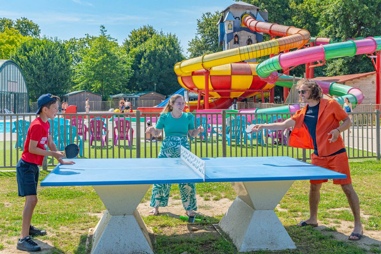Table tennis and water slides at CAPFUN Lac de Ribou campsite in Cholet (49).