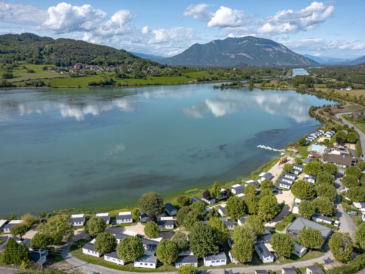 Mobile homes at CLICOCHIC Lac du Lit du Roi campsite in Massignieu-de-Rives (01).