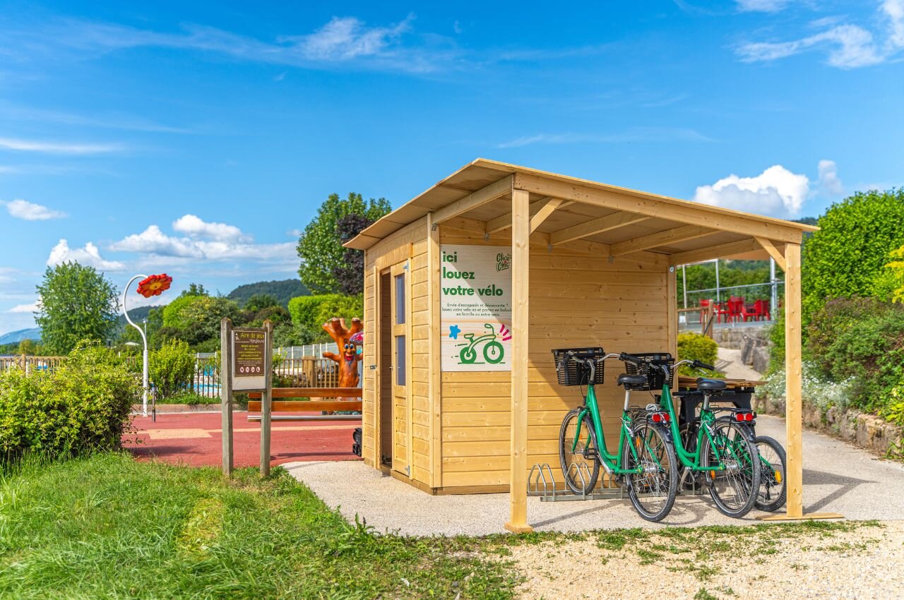 Bicycle rental and playground at camping CLICOCHIC Massignieu-de-Rives.