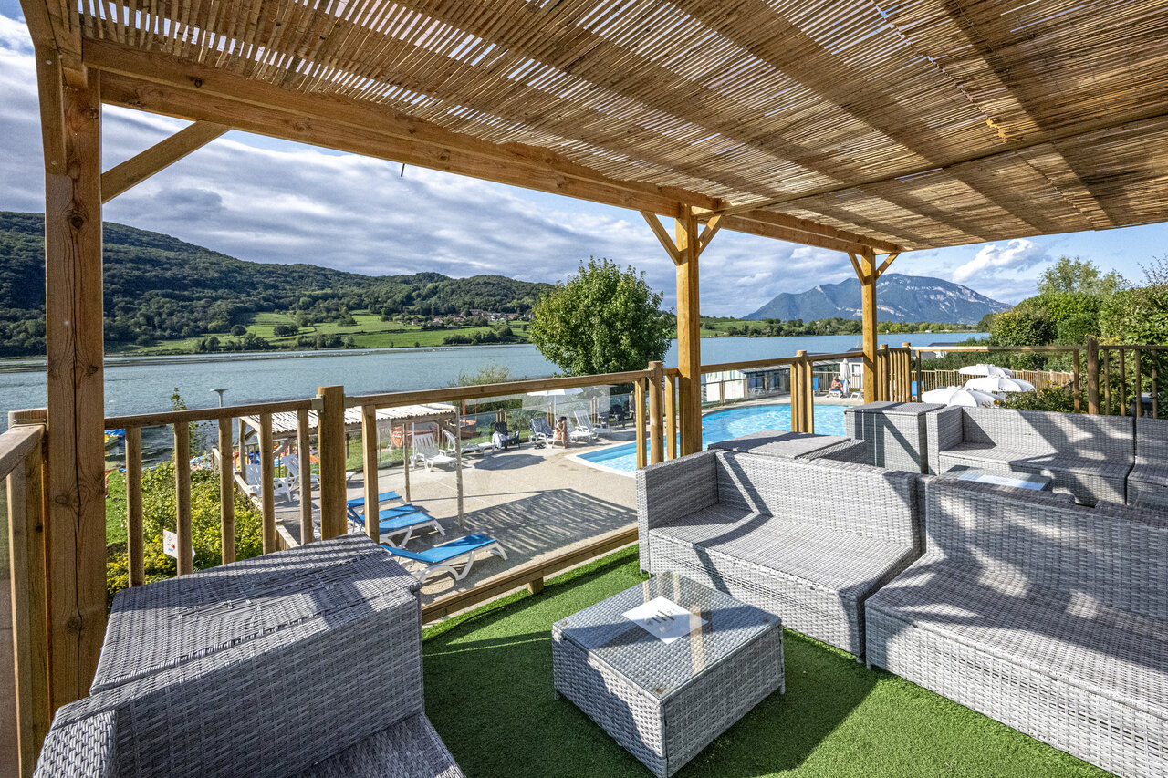 Lounge area, swimming pool, lake at CLICOCHIC campsite in Massignieu-de-Rives (01).