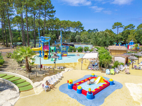 Aquatic park with slides and water games at CAPFUN Landisland campsite, Moliets-et-Maa (40).