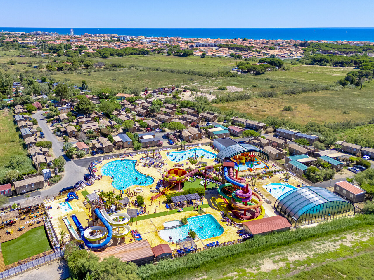 Pools, water slides, mobile homes at CAPFUN Las Bousigues campsite in Le Barcar�s (66).