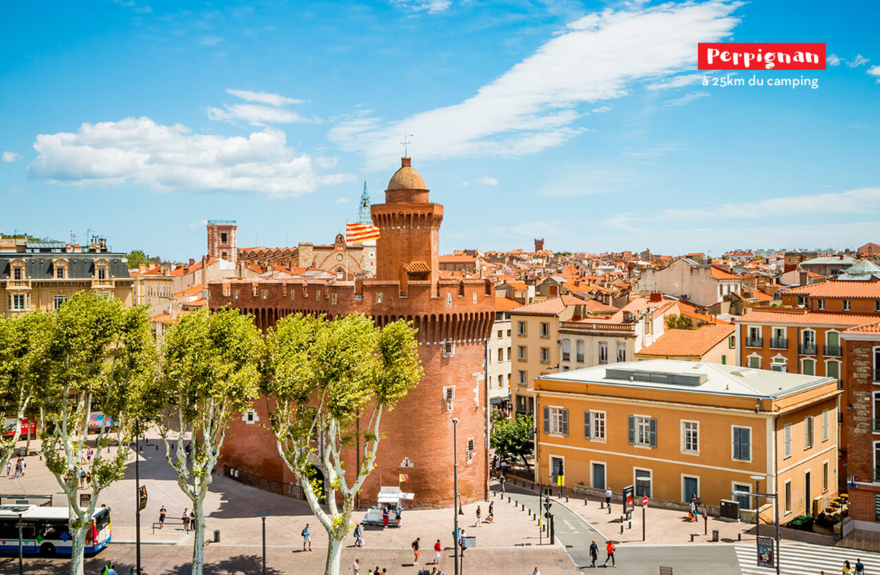 Le Castillet, iconic monument of Perpignan, city to visit near the campsite.