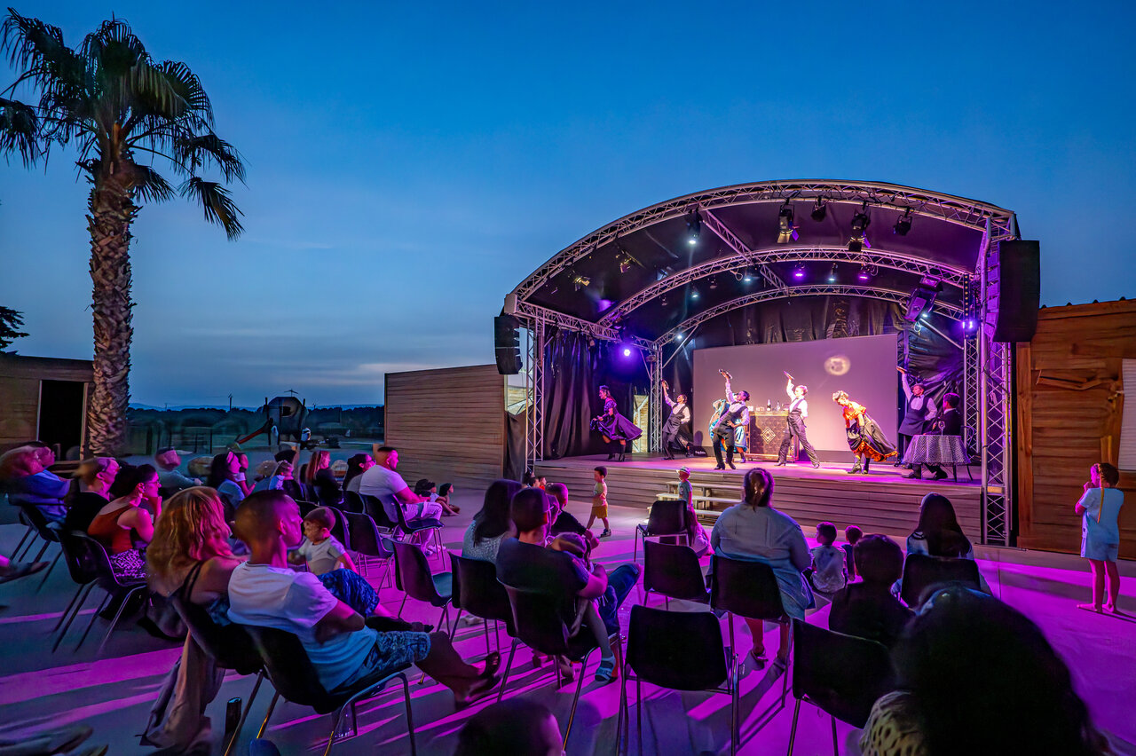 Evening dance show on stage at CAPFUN Las Bousigues campsite, Le Barcar�s.