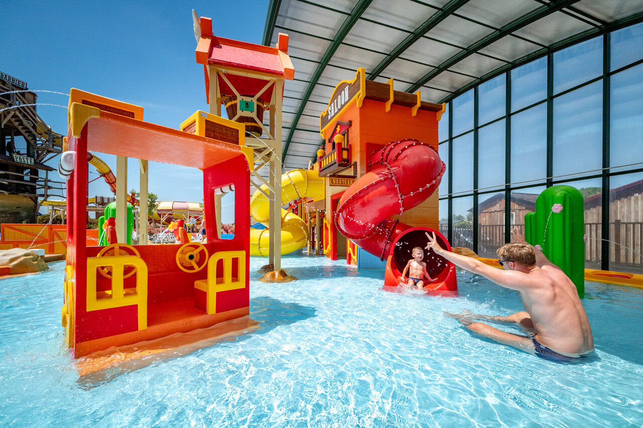 Indoor pool, waterslide, water games at CAPFUN Las Bousigues campsite in Le Barcar�s (66).