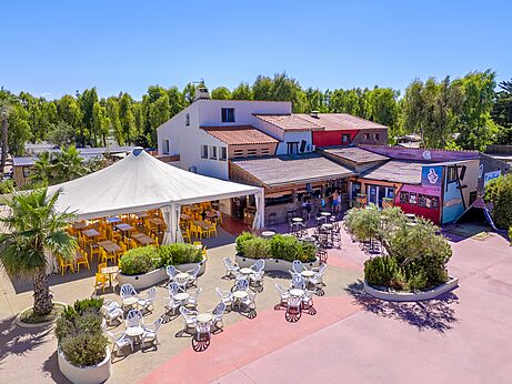 Outdoor restaurant and bar, terraces, CAPFUN Las Bousigues campsite, Le Barcar�s (66).