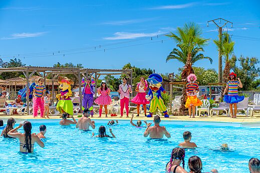 Entertainment and pool at CAPFUN Las Bousigues campsite in Le Barcar�s (66).