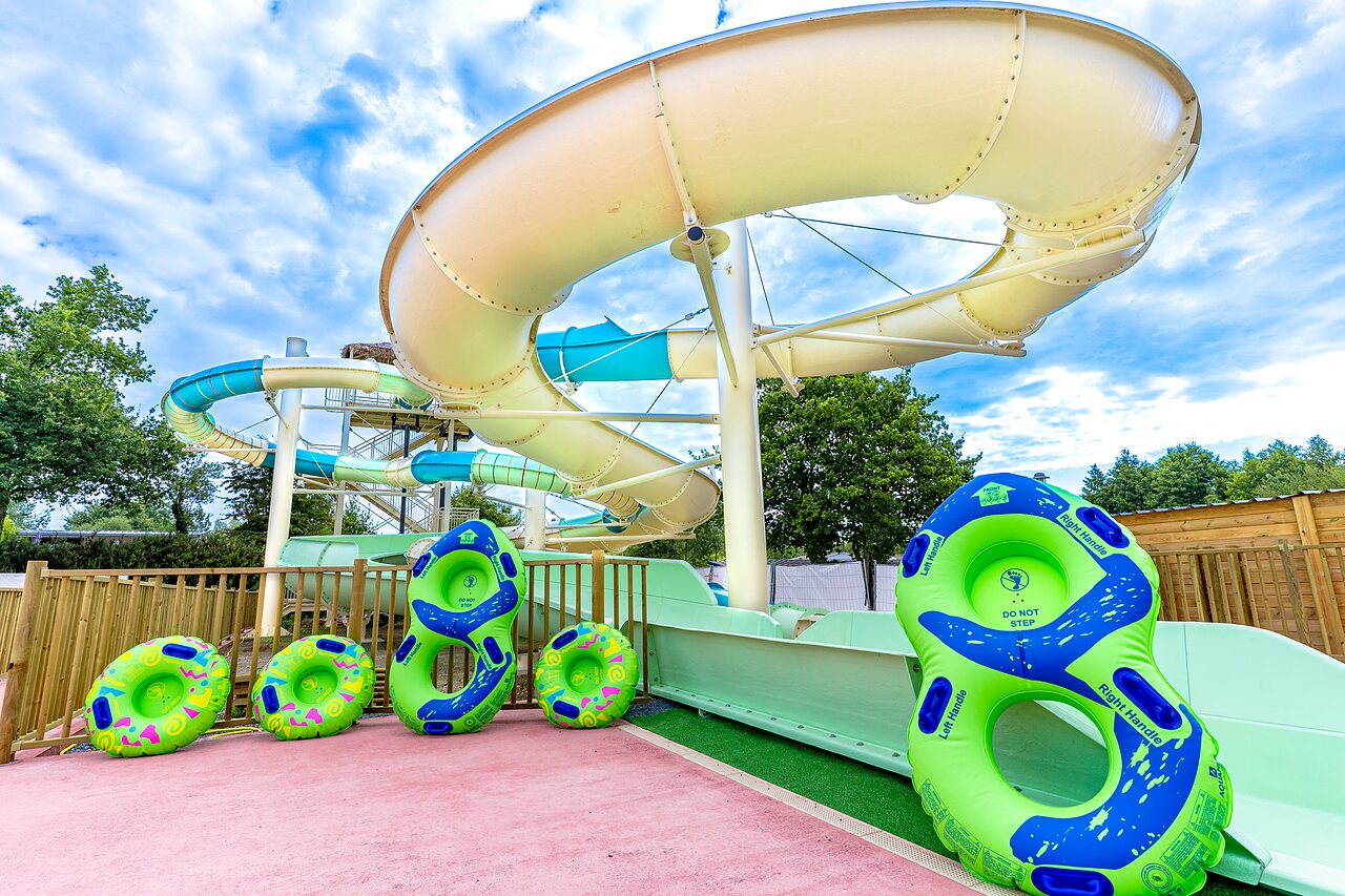 Water slides and inflatable tubes at VAGUES OCEANES Les Iles Hudimesnil (50).