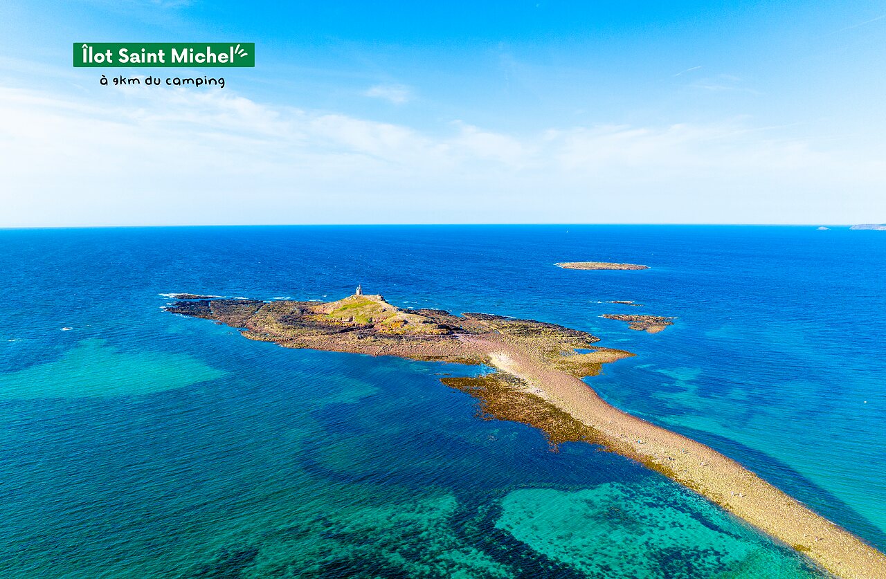�lot Saint Michel and its rocky tombolo, natural site near Erquy.