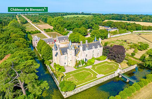 Château de Bienassis, historic monument to visit near the campsite in Erquy.