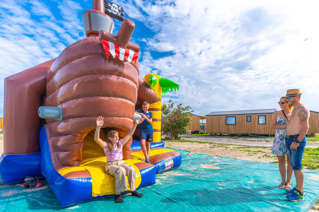 Inflatable pirate ship structure and children playing at VAGUES OCEANES Licorne campsite in Dunkerque (59).