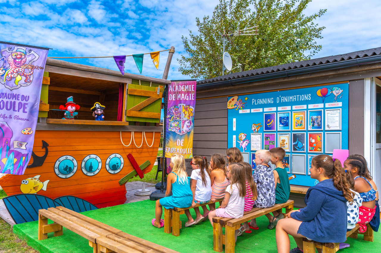 Children's puppet show at VAGUES OCEANES Licorne campsite in Dunkerque (59).