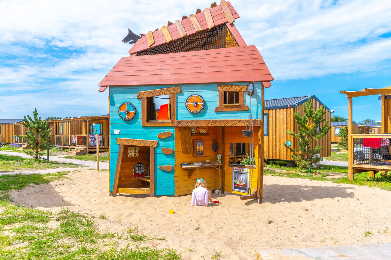 Colorful playhouse and sand for children at VAGUES OCEANES Licorne campsite in Dunkerque (59).