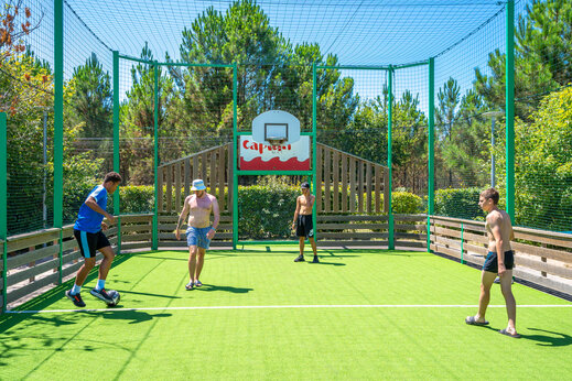 Multisport field with people playing football at CAPFUN Lila campsite in LINXE (40).