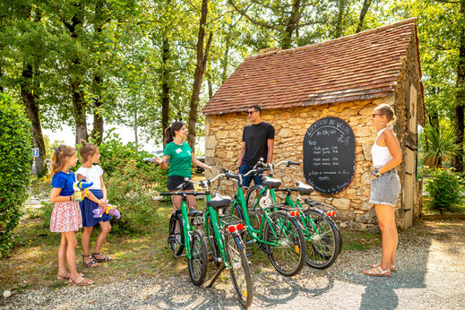 Bike rental for adults and children at CLICOCHIC Linotte campsite in Le Bugue (24).