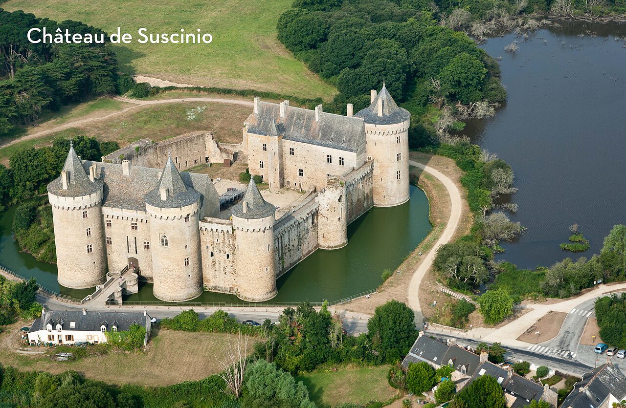 Suscinio Castle, medieval fortress with moat, to visit near Sarzeau, Morbihan.