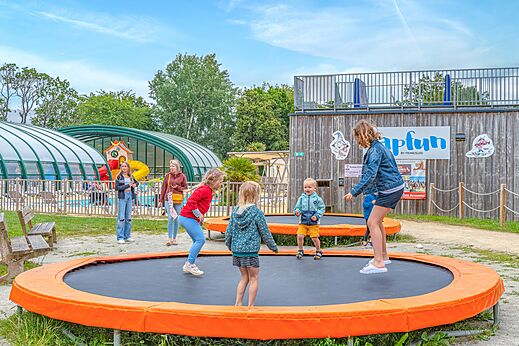 Children's trampolines, playground at CAPFUN Lodge campsite in SARZEAU (56).