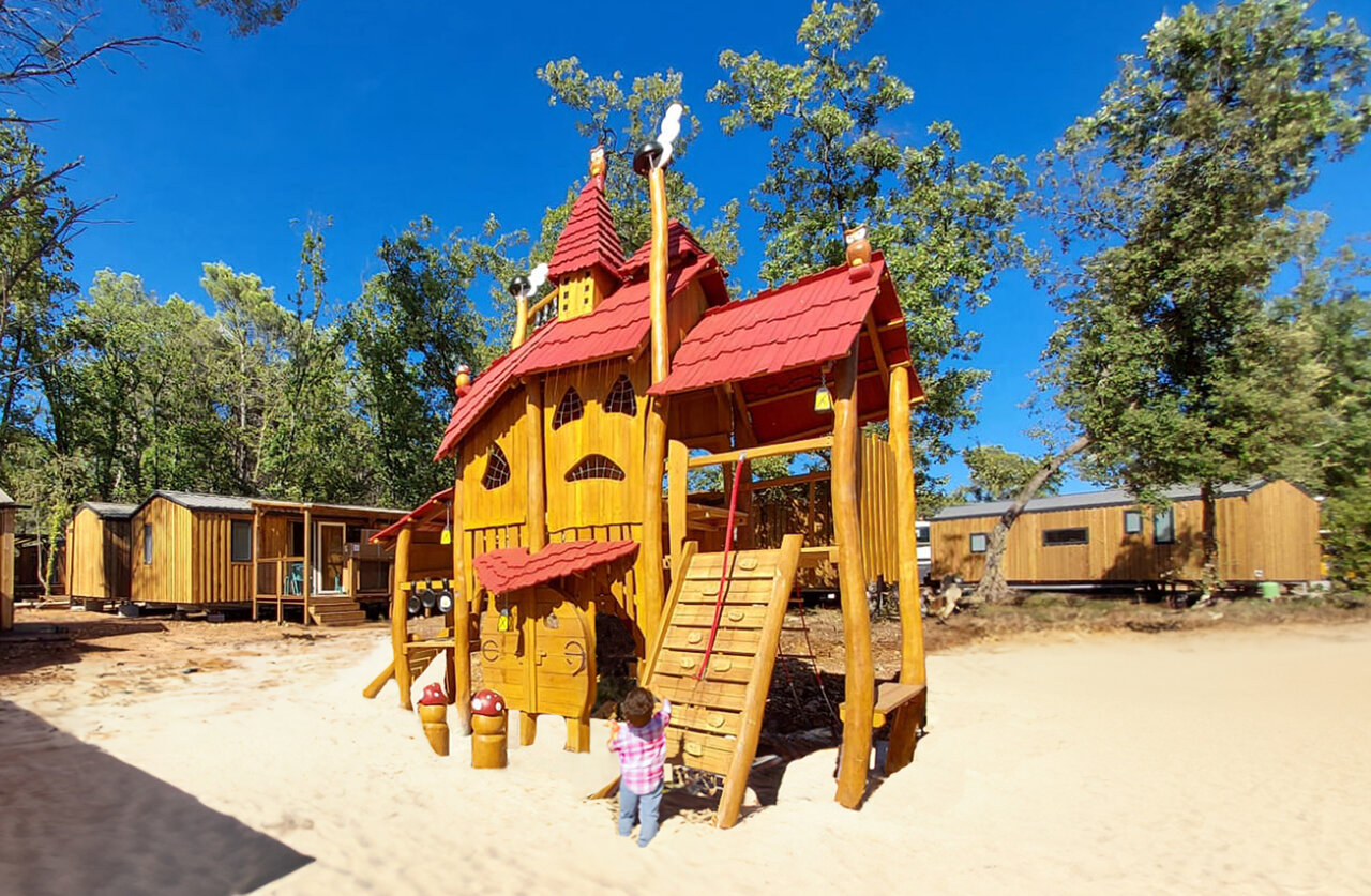 Wooden playground, mobile homes at CLICOCHIC Lou Cantaire FAYENCE (83).