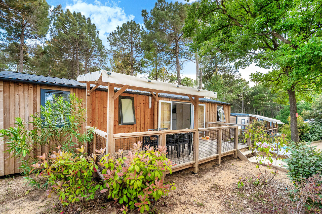 Wooden mobile home, covered terrace, CLICOCHIC Lou Cantaire, FAYENCE (83).