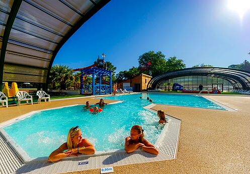 Swimming pool, slide, covered area at CAPFUN Lou Puntaou in LEON (40).
