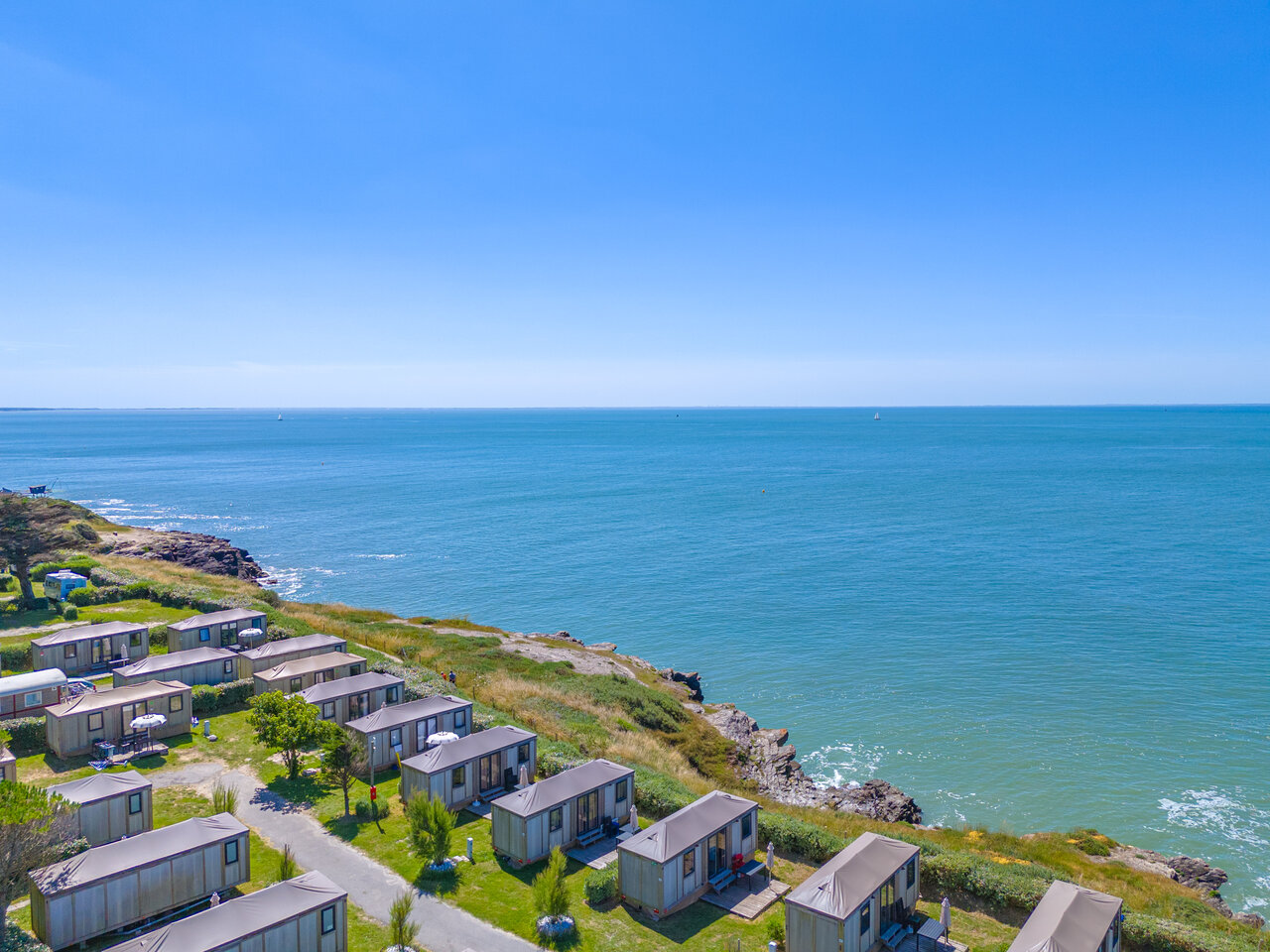 Modern Mobile homes by the sea, panoramic view, CAPFUN Madrague campsite in PORNIC (44).