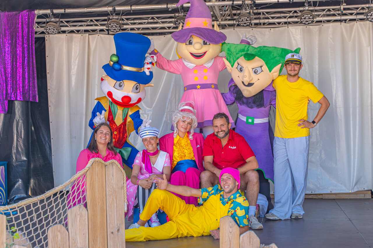 Mascots and smiling animation team on stage at CAPFUN Madrague campsite in PORNIC (44).