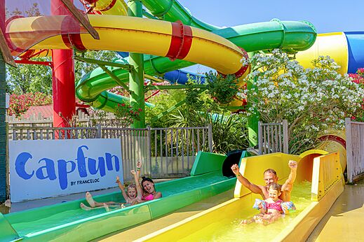 Happy family on water slides and swimming pool at CAPFUN Mael campsite in ARGELES SUR MER (66)