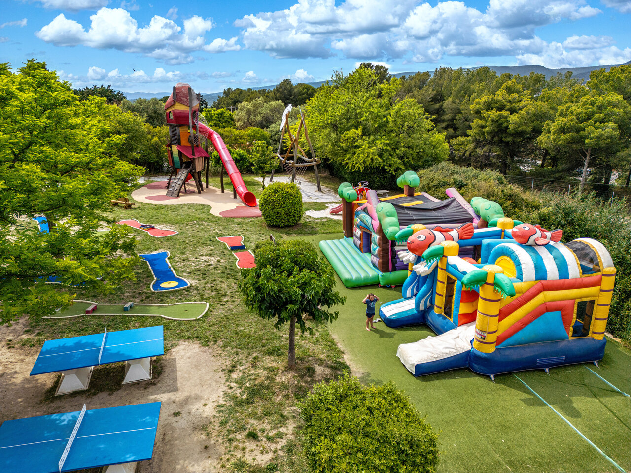 Slide, inflatable structures, mini-golf and ping-pong at CAPFUN Malissonne campsite in LA CADIERE D'AZUR.