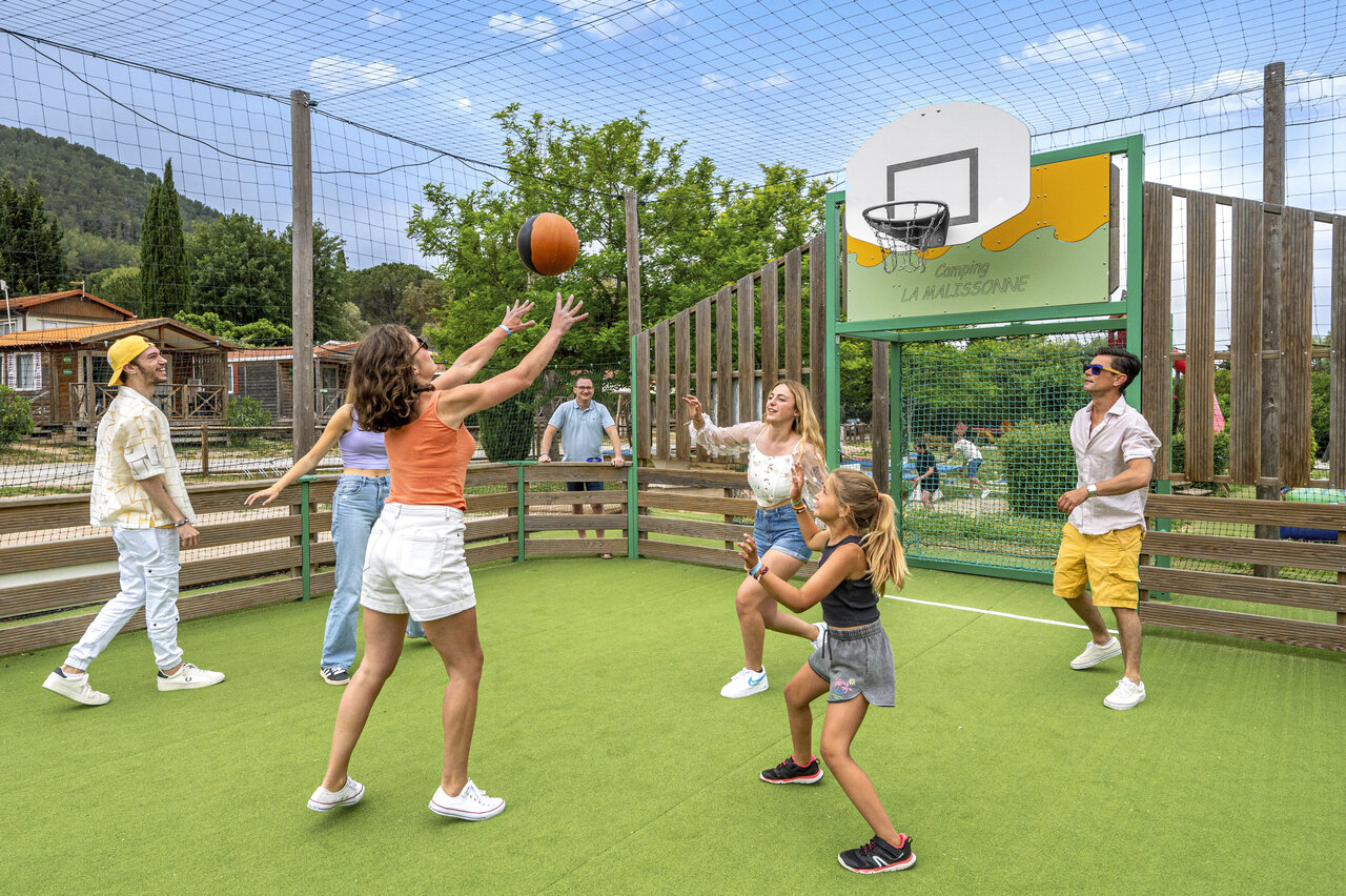 Multisport court basketball at CAPFUN Malissonne campsite in LA CADIERE D'AZUR.