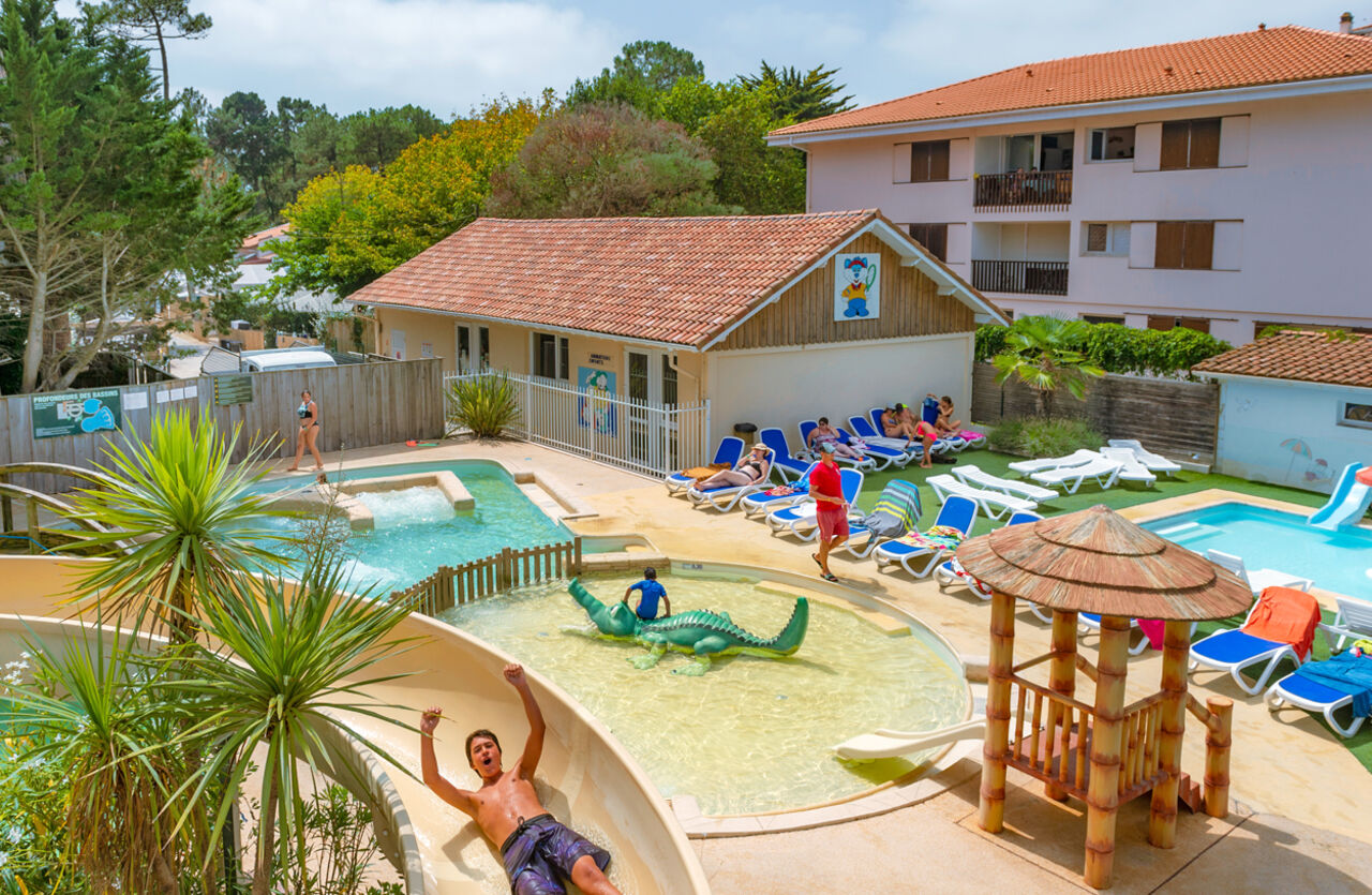 Water slide, paddling pool, swimming pool at VAGUES OCEANES Marina Landes Mimizan.