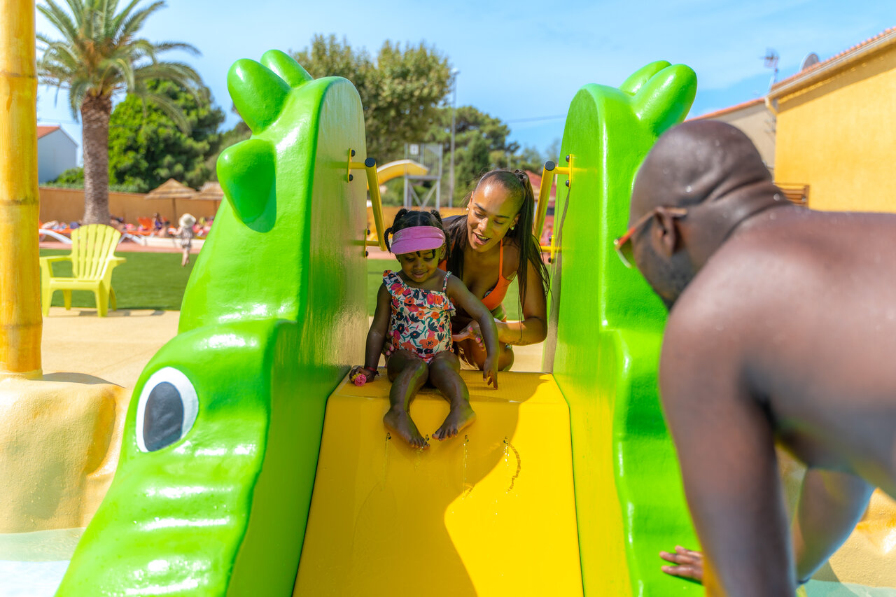 Children's water slide, water games at VAGUES OCEANES Marinette campsite, Ste Marie (66).