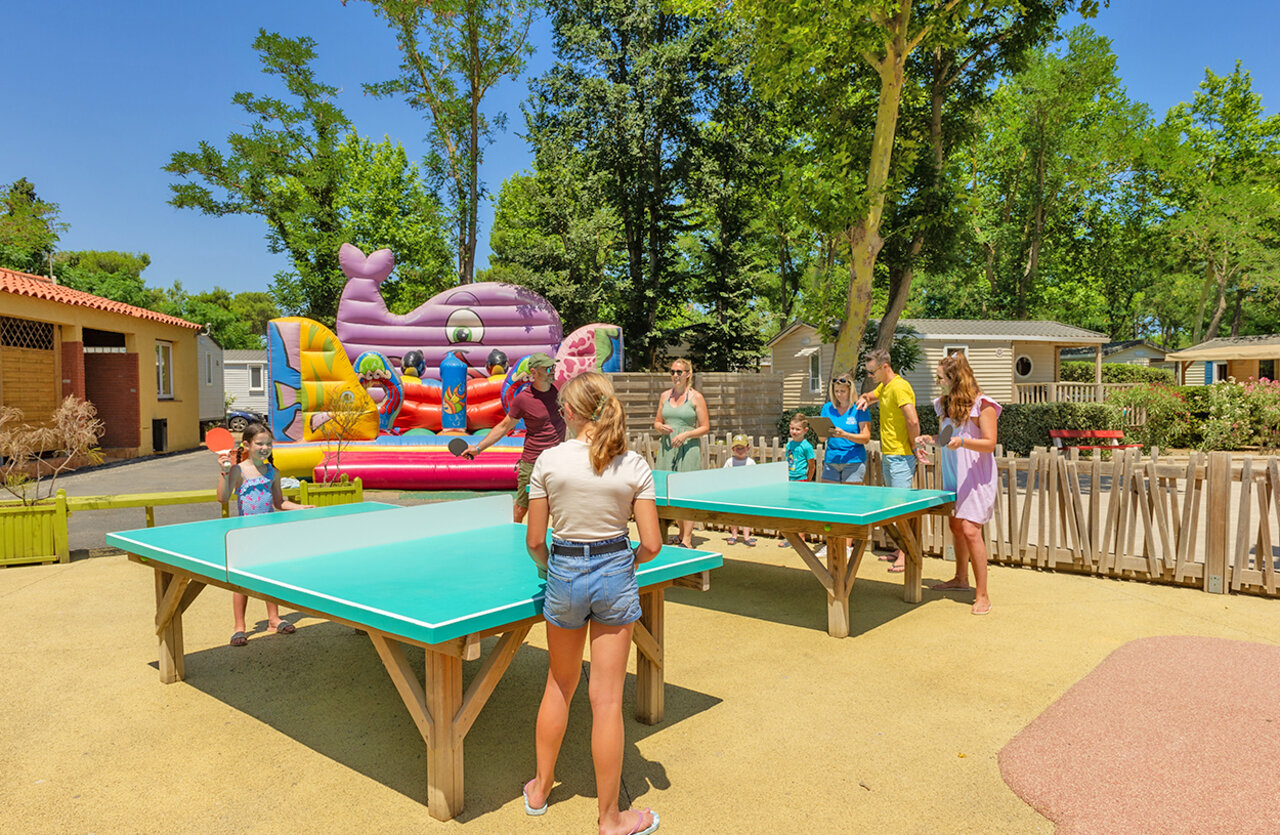 Table tennis tables and inflatable structure at VAGUES OCEANES Marinette campsite in Ste Marie La Mer (66).