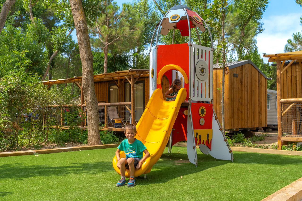 Colorful slide and children on the playground, VAGUES OCEANES Marinette campsite (66).