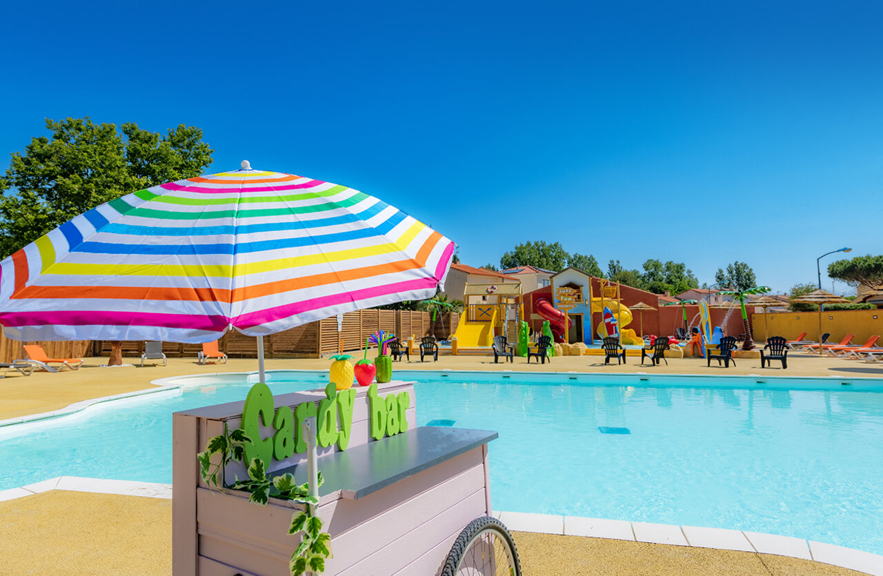 Outdoor pool, slides and water games at VAGUES OCEANES Marinette campsite (66).