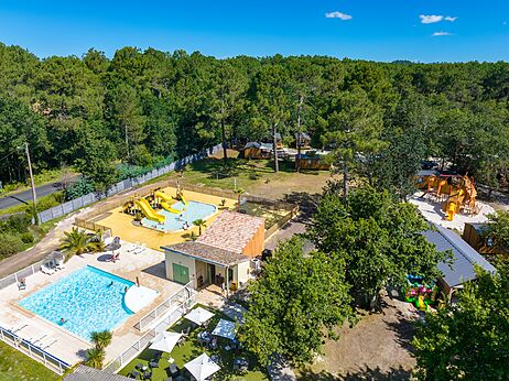 Swimming pools and slides camping CLICOCHIC Médoc Bleu Carcans (33).