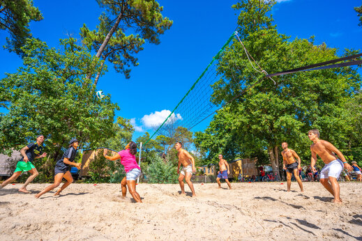 Beach volleyball game on court at CAPFUN Mer campsite Labenne-Oc�an (40).