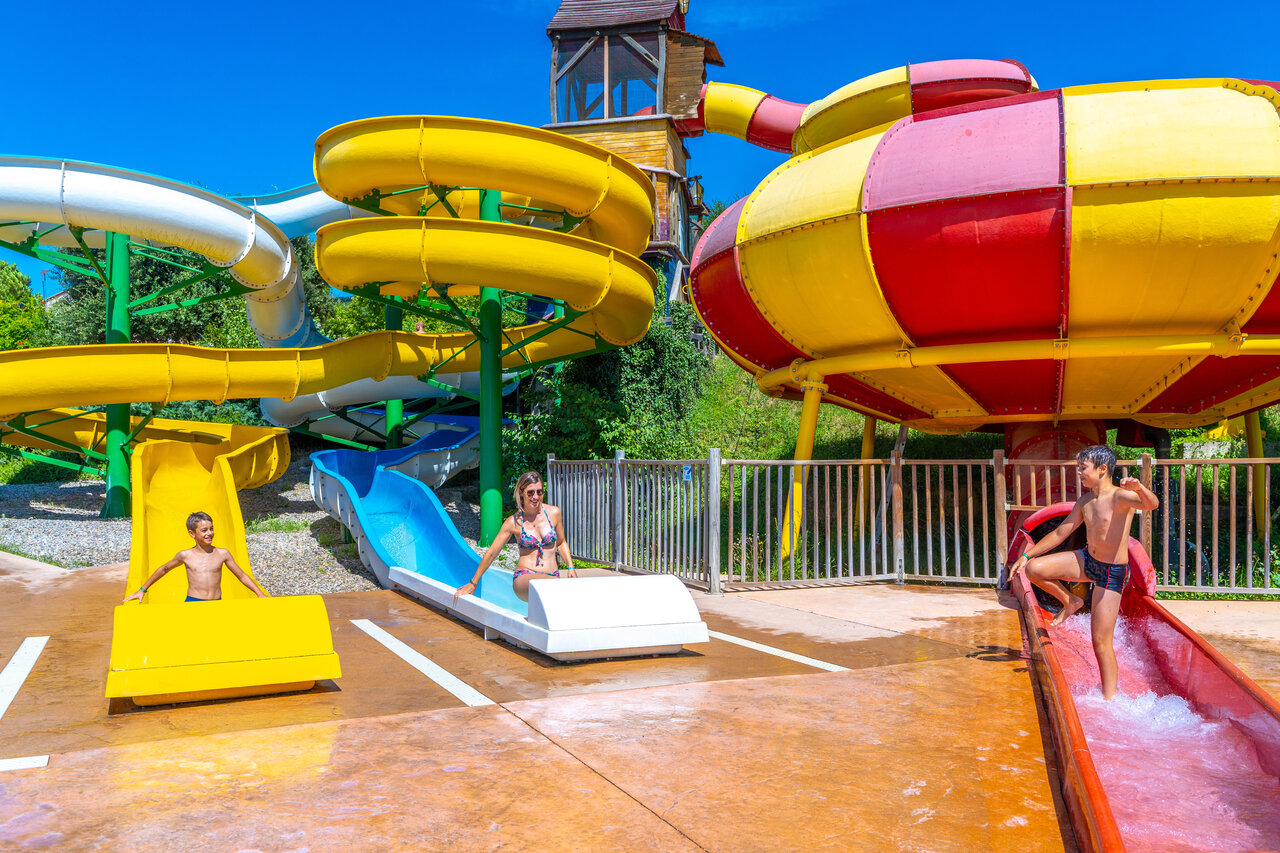 Colorful water slides and water games for children at CAPFUN Merle Roux campsite in Baix (07).