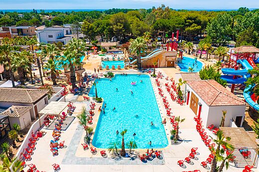 Swimming pools and slides at camping CAPFUN Mer et Soleil in Cap d'Agde (34).