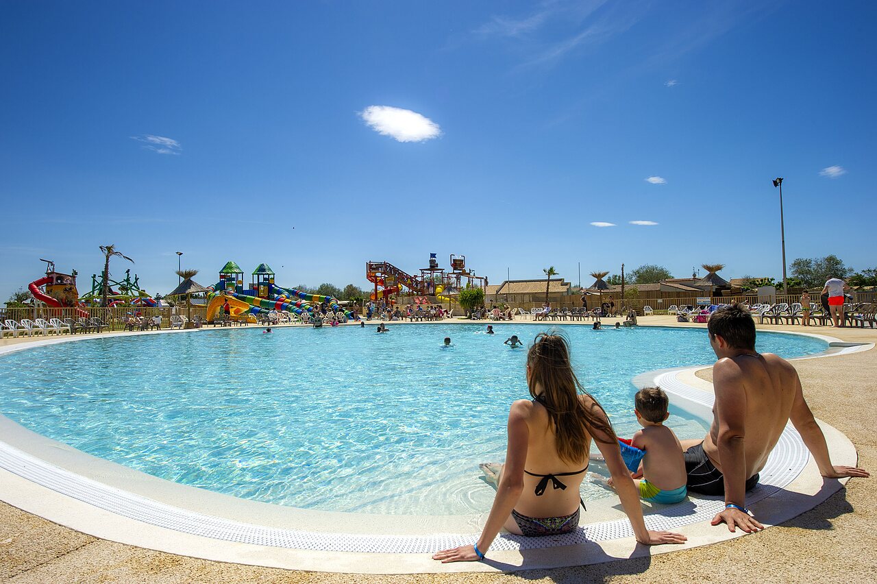 Large swimming pool with slides and water games at CAPFUN Mille P�pites campsite in Carnon (34).