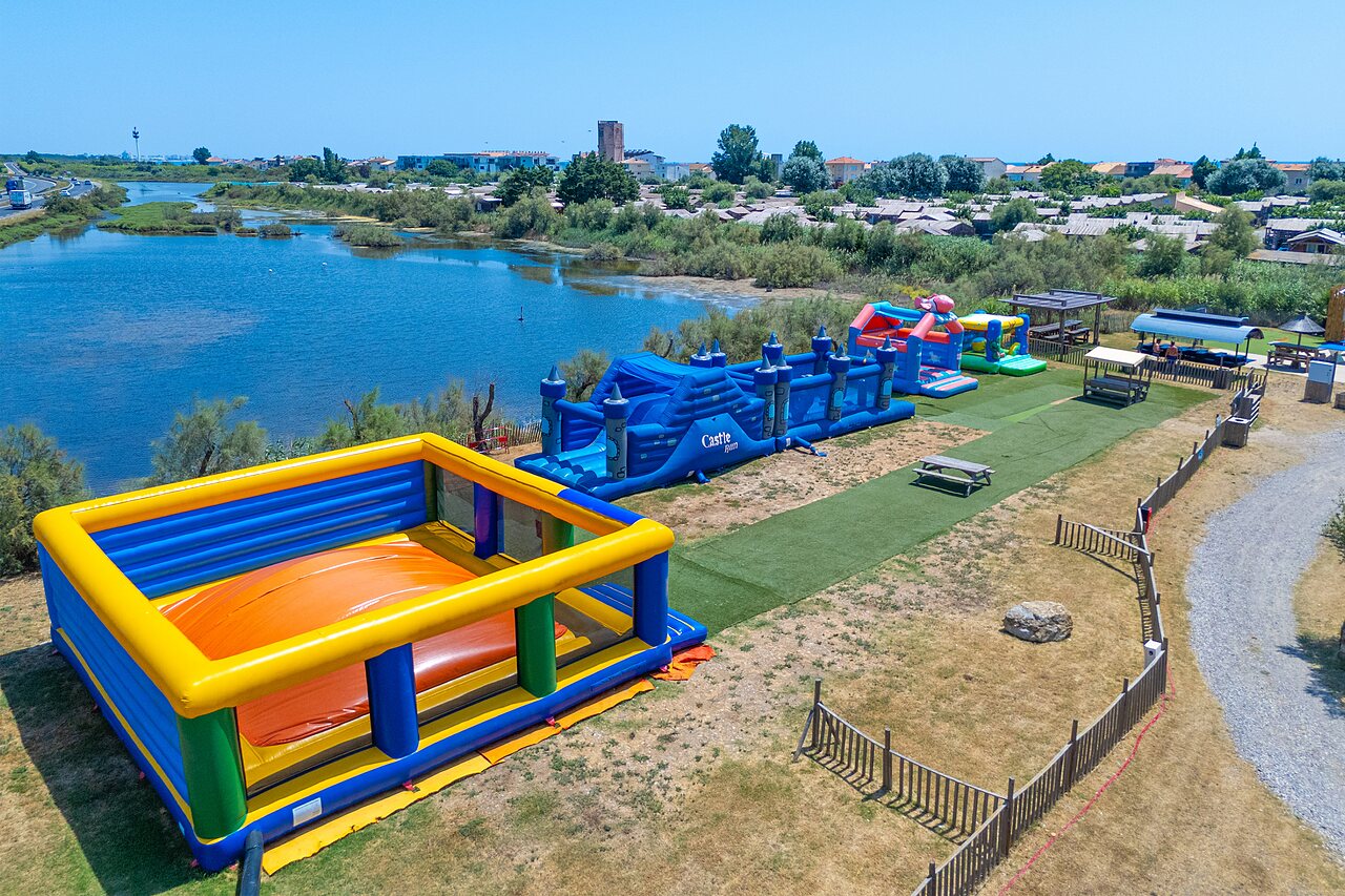 Inflatable games, obstacle course for children at CAPFUN Mille P�pites campsite in Carnon (34).