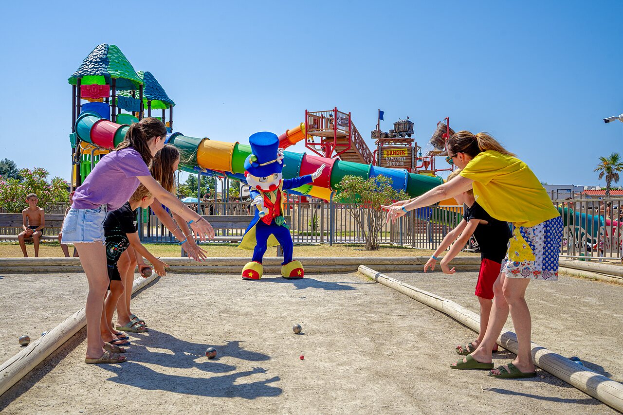 Family p�tanque with mascot at CAPFUN Mille P�pites campsite in Carnon.