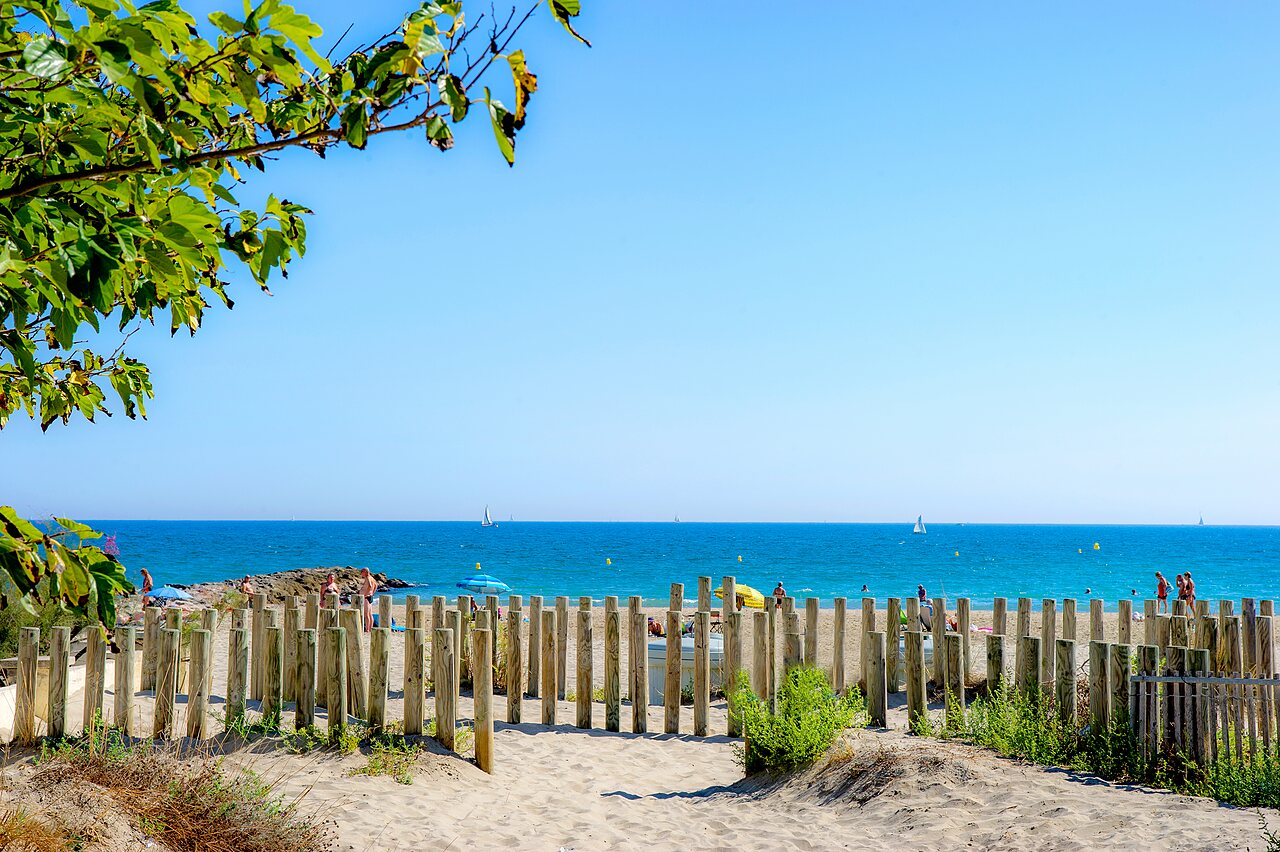 Sandy beach, blue sea at CAPFUN Mille P�pites campsite in Carnon (34).
