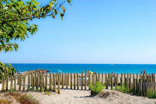 Fine sandy beach and Mediterranean Sea at CAPFUN Mille Pépites campsite in Carnon (34).