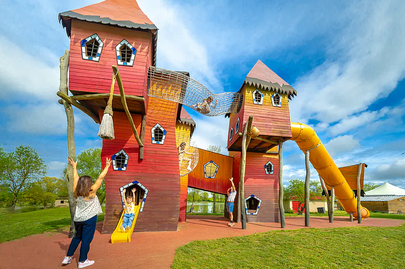 Giant playground with slides and nets for children at CAPFUN Mirabelle in VOLSTROFF (57).